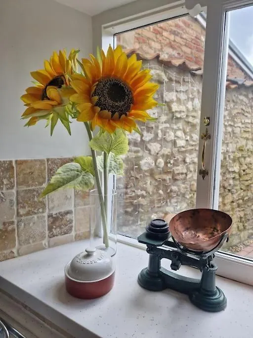 Black Cat Cottage - Heart Of Pickering Cosy Listed Cottage United Kingdom
